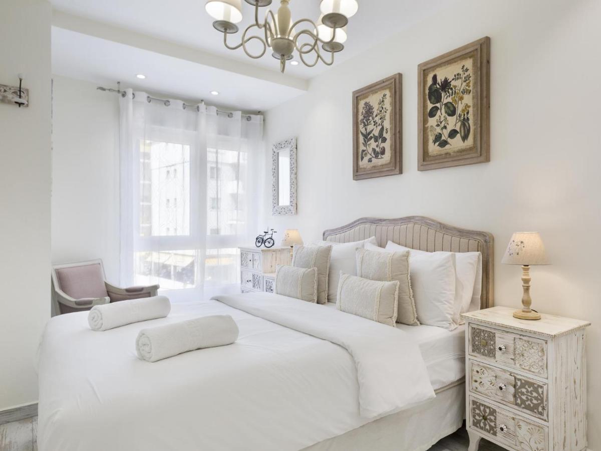 Sitges Spaces Mediterranean Apartments 5 Bedrooms, 4 Bathrooms, 75M2 Terrace, Centre Sitges- Sleeps 11 Buitenkant foto